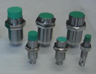 傳統(tǒng)的電容式接近傳感器類似于具有兩個平行板的電容器(圖2)