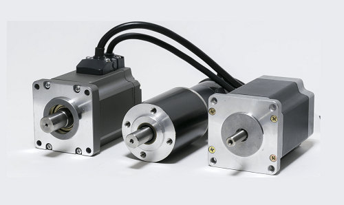 如何驅(qū)動(dòng)伺服電機(jī)，控制伺服電機(jī)需要使用哪些組件？(圖1)